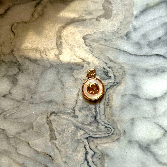 GUCCI GG Circle / Opal Gold Charm - Picture 1 of 4